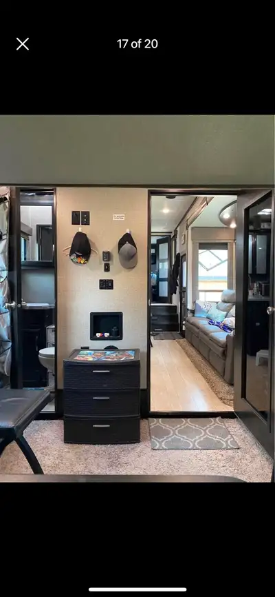 BIG PRICE DROP!! This unit will be available to roll away with you at the end of July and viewings c...