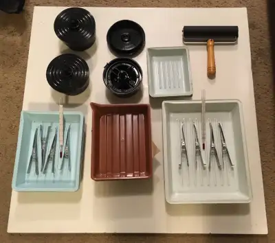 Équipements et accessoires photographiques pour chambre noire. Idéale pour quelqu'un qui veut établi...