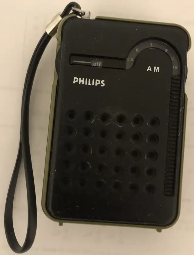PHILIPS 90 RL 47 AM Pocket Radio Tactical in General Electronics in City of Toronto - Image 2