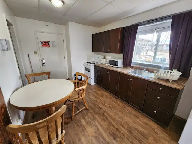 Swan Hills Homestead Motel- Nice Bachelor Apartments in Short Term Rentals in Edmonton - Image 4