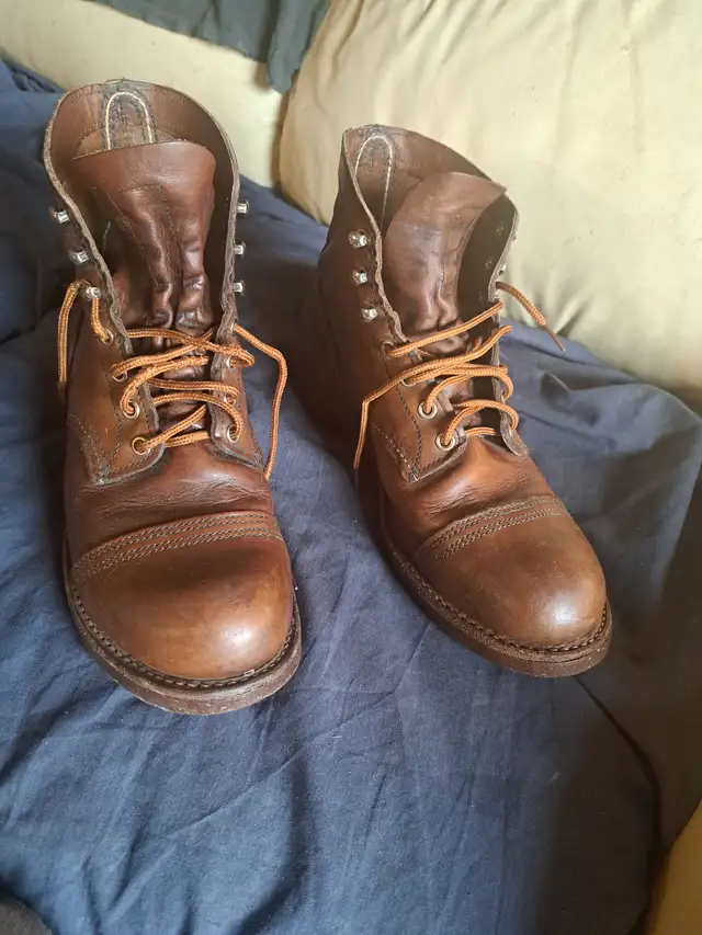 Red Wing Boots 8111 Iron Ranger Made in USA Size 9 US in Men's Shoes in City of Toronto - Image 9