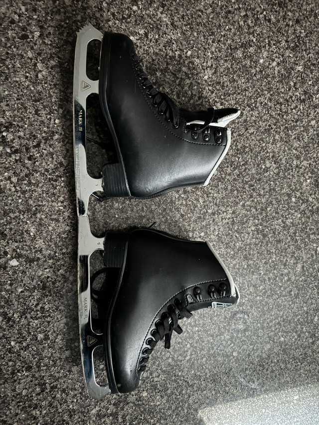 Boys Jackson size 2 figure skates in Skates & Blades in Regina