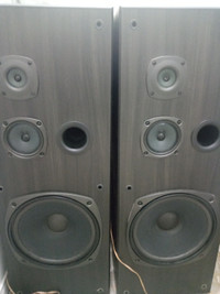 Set of Kenwood tower speakers JL 757