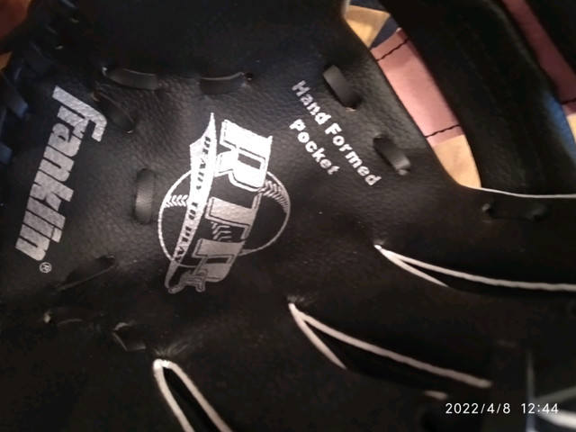 Franklin hand crafted mitts
Size 4809-9.50 inches in Baseball & Softball in City of Toronto - Image 2
