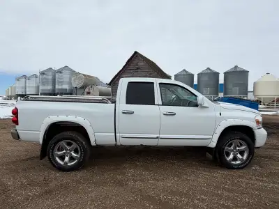 2007 dodge ram 1500 Laramie. 5.7L Hemi. 265,000km. -Exterior has some rust as seen in pictures. Can...