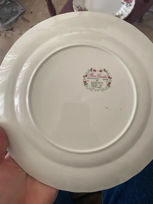 MYOTT ROSE GARDEN IRONSTONE WARE DINNER PLATE MADE IN ENGLAND in Kitchen & Dining Wares in Mississauga / Peel Region - Image 10