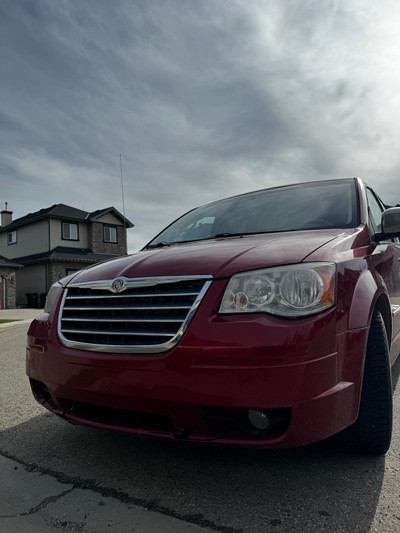 2009 Chrysler Town & Country Touring 4.0L - Please read ad.