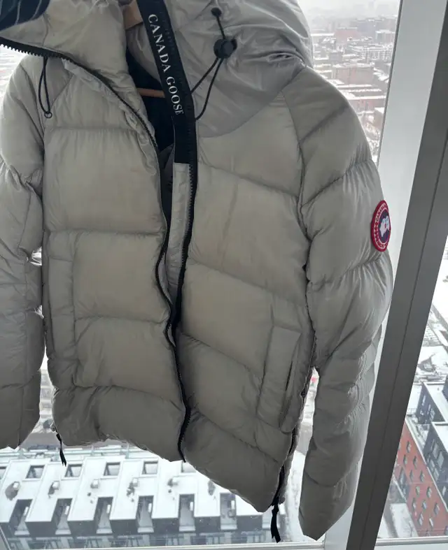 Canada goode silver Cypress down jacket / hoodie in Women's - Tops & Outerwear in City of Montréal - Image 3