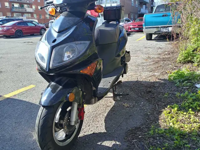 2011 Tomas scooter 150cc in Scooters & Pocket Bikes in Oakville / Halton Region - Image 6
