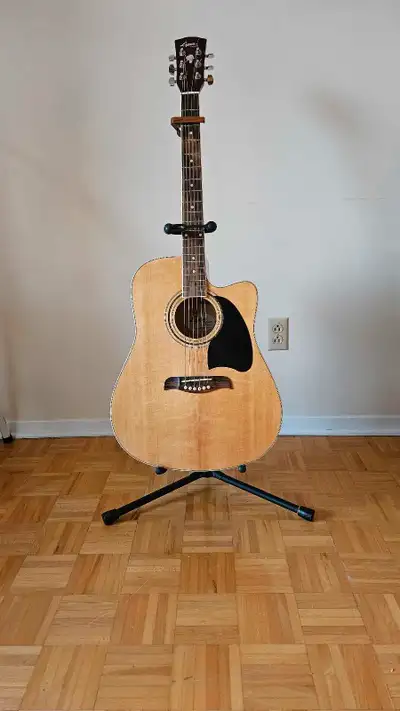 Wonderful condition. Lyon by Washburn electric acoustic guitar. Model LG2CECPAK. Comes with a soft c...