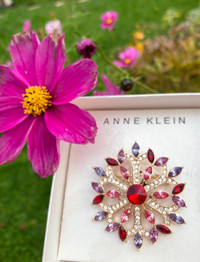 NEW - ANNE KLEIN BROOCH-BROCHE.