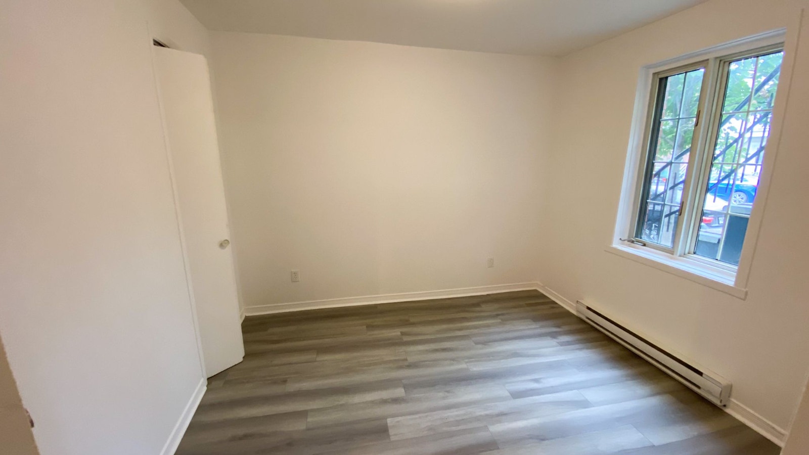 Beau 5 1/2 rénové avec jardin et stockage (chambre double) DISPO — photo 1