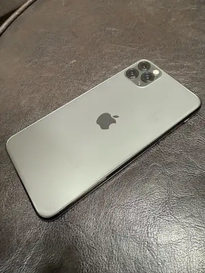 iPhone 11 Pro Max good condition no cracks or scratches asking $325.00