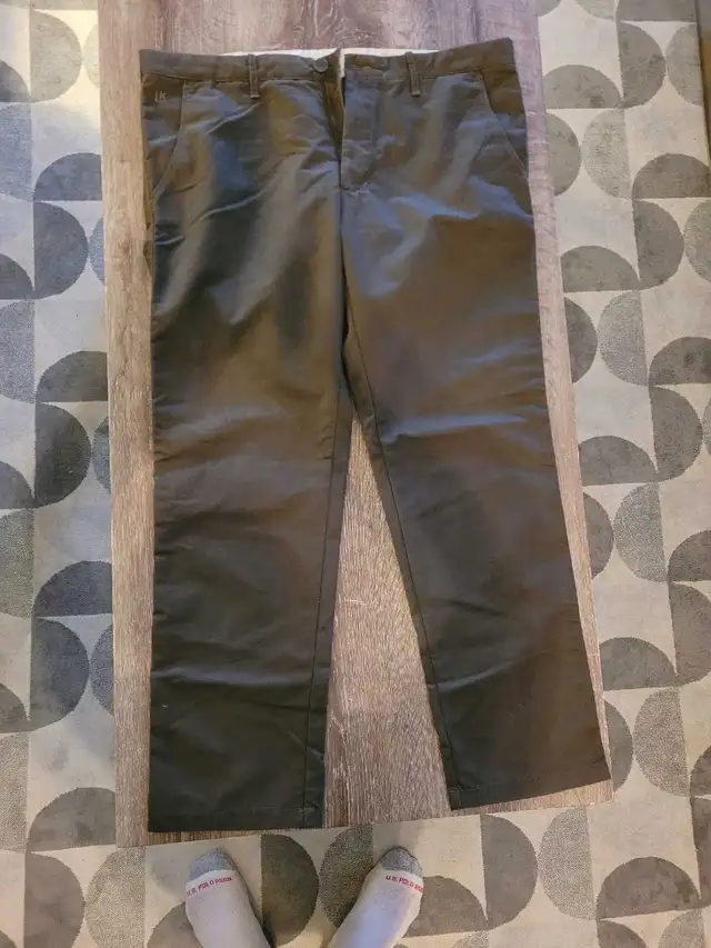 REPOSE Pants 36x30 in Men's in St. Catharines - Image 2