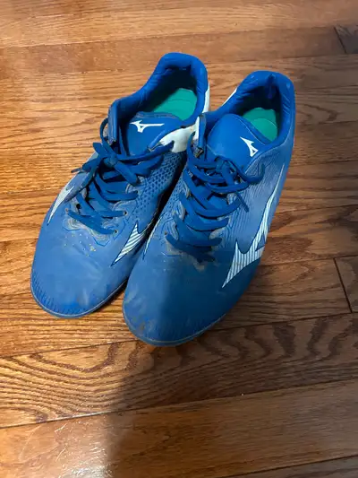 Baseball cleats size 8
