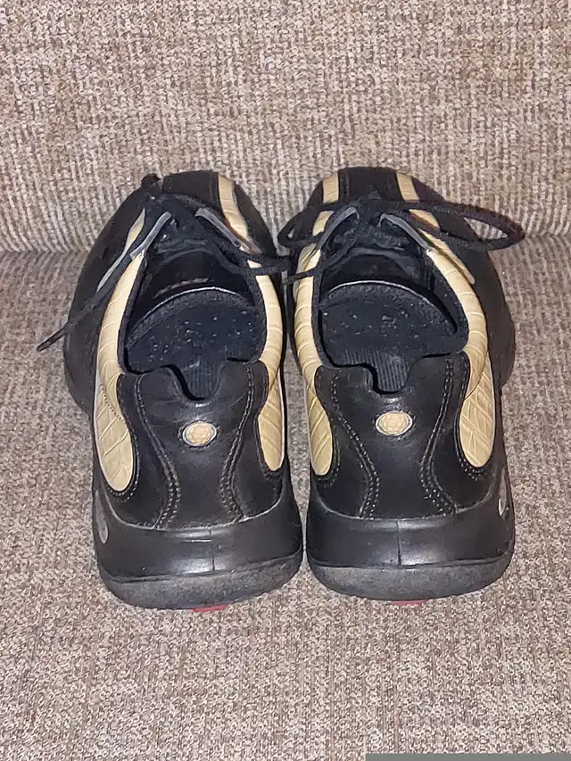 Ladies Ecco leather golf shoesMint/barely used Ladies 9 $45 in Toys & Games in Calgary - Image 4