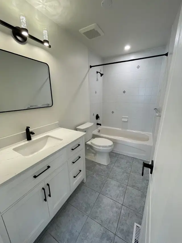 Renovated 3 Bedroom Townhouse for Rent in Mississauga $3200 in Long Term Rentals in Mississauga / Peel Region - Image 6