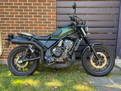 2023 Honda Scl 500 Great condition! Vance and Hines exhaust Rear grab bar installed Stock exhaust in...