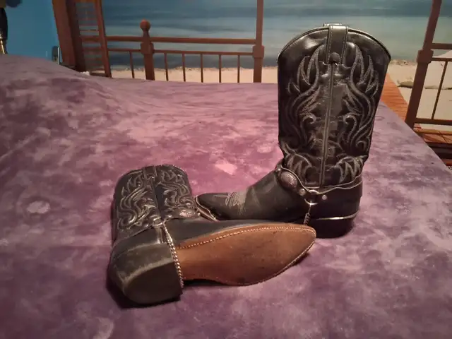 Womens Black Leather Cowboy Boots in Women's - Shoes in Kawartha Lakes - Image 3