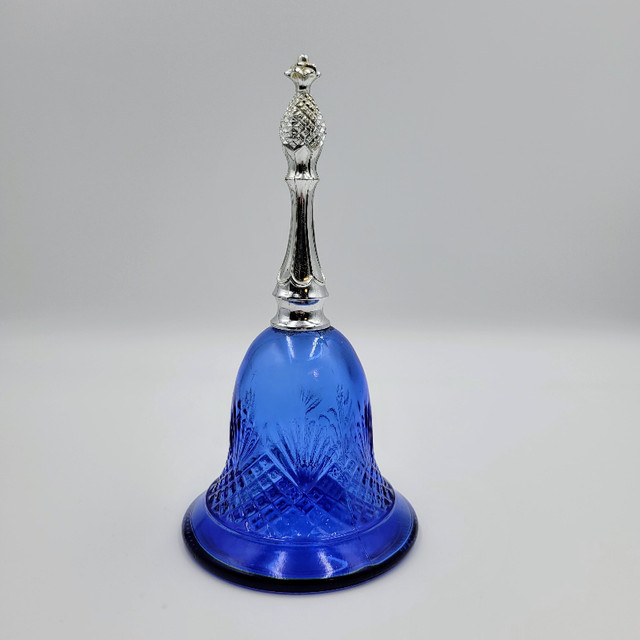 Vintage Avon Bell Glass Perfume Bottle Blue Pineapple Finial Moo in Arts & Collectibles in Strathcona County - Image 3