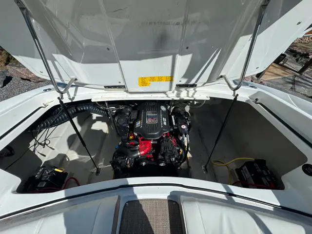 2006 Cobalt, 220, Bowrider - New Interior, Cover & Sound Syste in Powerboats & Motorboats in Muskoka - Image 11