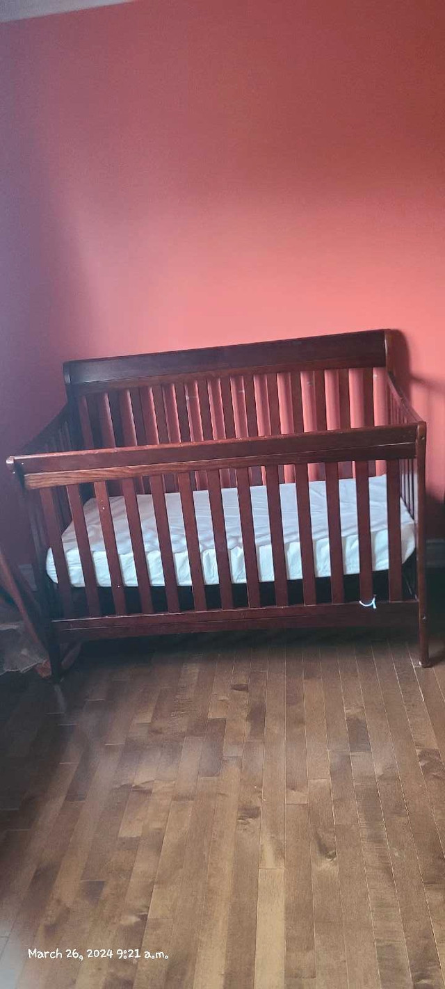 Wooden Crib - Good Condition! in Cribs in Markham / York Region - Image 2