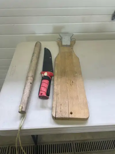 Knife, fish cleaning board and fish bonker. 3 for 20