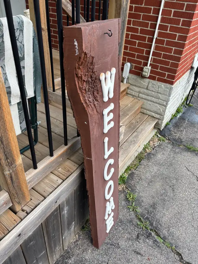 Handmade Welcome Sign Painted Made From Tree Outdoor Garden in Outdoor Décor in Kitchener / Waterloo - Image 4