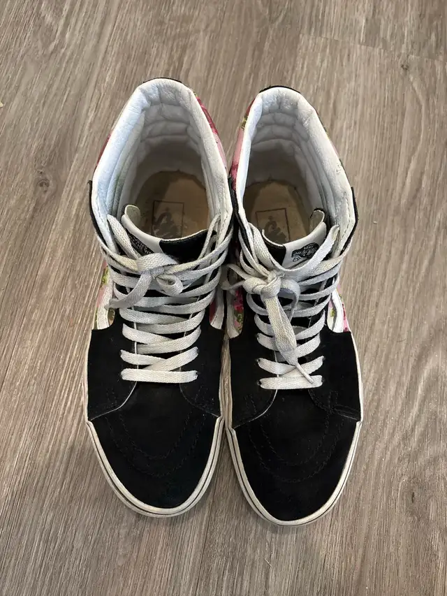 Vans Shoes in Women's - Shoes in City of Toronto - Image 9