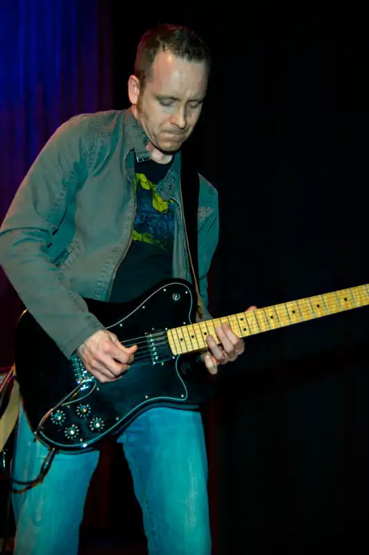 GUITAR, BASS, VOICE, UKULELE & BANJO LESSONS63013090758401122
