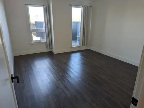 ROOMMATE WANTED: BRIGHT PRIVATE ROOM, WEST BEDFORD — $1,150 incl. utilities AVAILABLE OCTOBER 1st Re...
