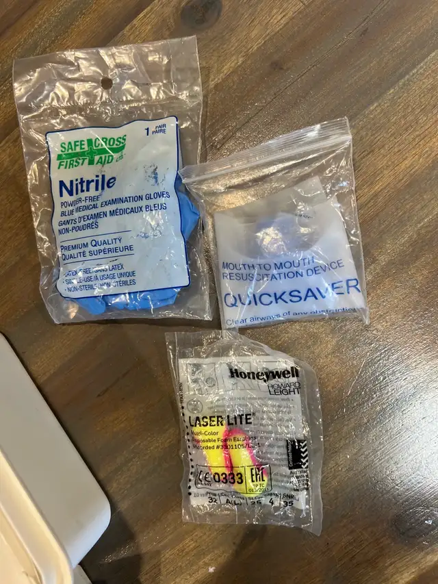 Vintage First Aid Kit in Other in Calgary - Image 8