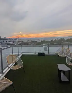 Penthouse .Libre immédiatement, Grand 3 1/2 + bureau (chambre invité ) Lévis centre-ville. 4 ème et...