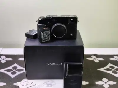 Everything works like new, excellent cosmetic condition with minor signs of use. Body only, comes wi...