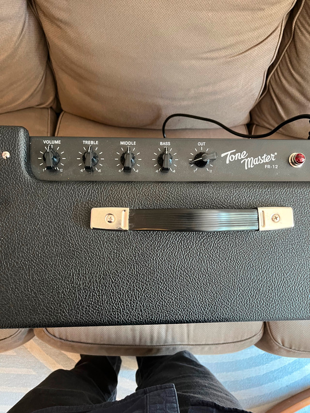 Fender Tonemaster FR-12 Powered Speaker in Amps & Pedals in City of Halifax - Image 2