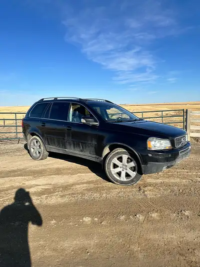 NEED GONE TODAY 2011 VOLVO XC90, runs and drives well. 385k. Engine pulls strong. Great family 7 sea...