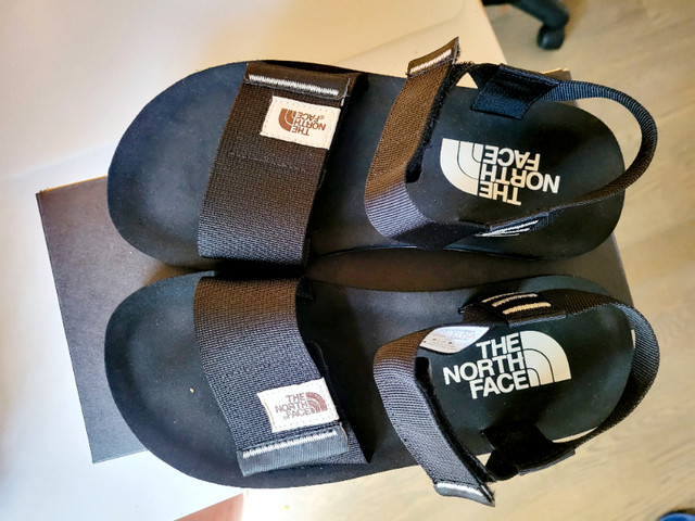 Sandale femme noire North Face taille 7/38 dans Femmes - Chaussures  à Ville de Montréal