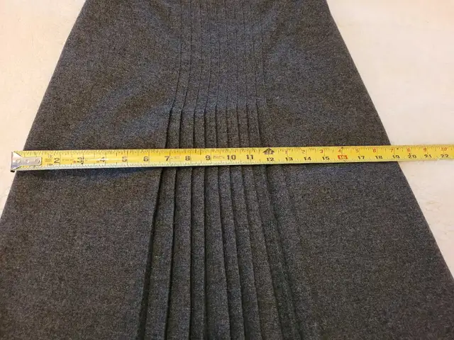 Wool Skirt in Women's - Dresses & Skirts in Mississauga / Peel Region - Image 5