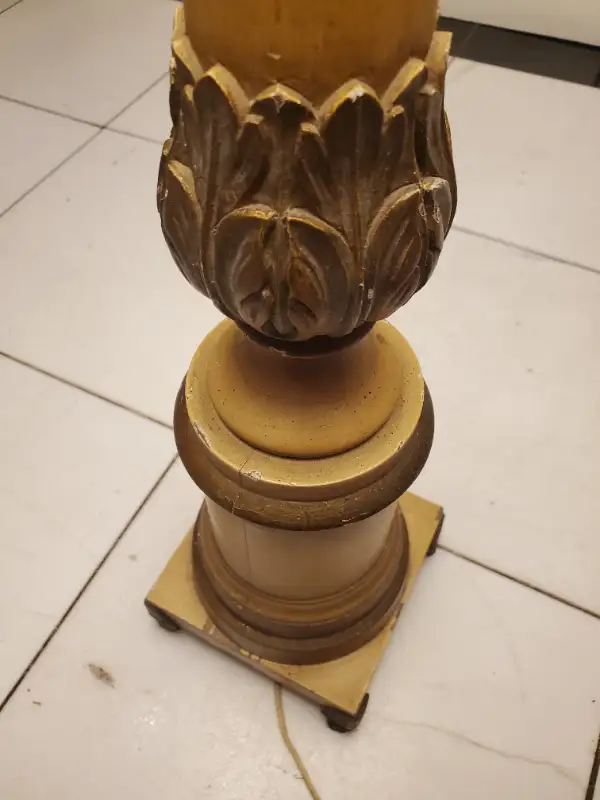 VINTAGE CARVED WOOD TABLE LAMP in Arts & Collectibles in City of Toronto - Image 6