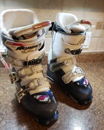 Botte de ski NEUF Nordica, View more