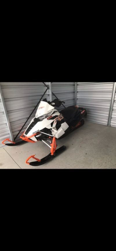 Mint condition 2015 ZR 9000 Arctic Cat for sale. Upgraded longer track with spikes, Has a 4 stage Tu...