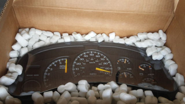 Gauge cluster GM/ Chev 99-07 Gas in Other Parts & Accessories in Kamloops - Image 2