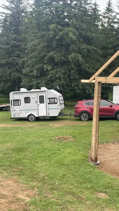 Roulotte gitan 1991 modèle 480 805kg pneus neufs de 3 ans qui ont roulé 1 fois Frigo ,eau chaude,poê...