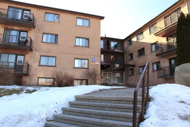 Dorval: New renovated big  5.5 best location for rent