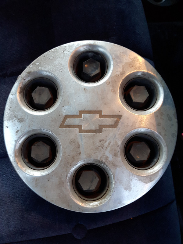 GMC six bolt caps in Tires & Rims in Kawartha Lakes