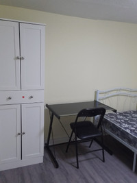 Room for rent near warden Subway Station