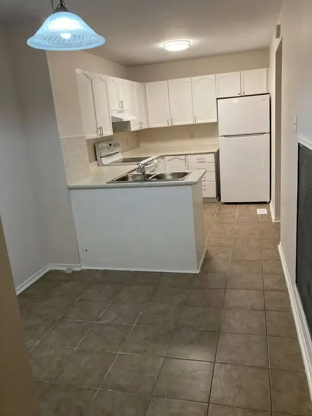 Greenboro Townhouse For Rent in Long Term Rentals in Ottawa - Image 11