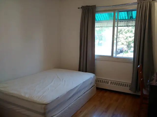 Grand chambre private à louer 5 mins à pied monk metro