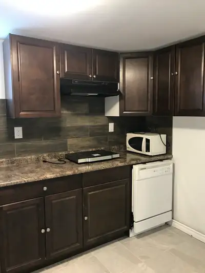 This 2 Bed Room Suites is ready for you to move in and start living! It's a lovely, bright space tha...