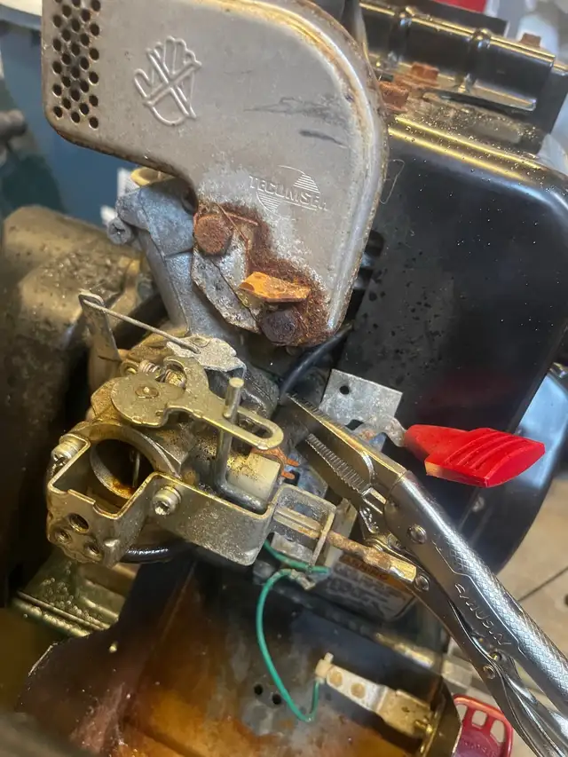 Fix Lawnmower or any Engine in Snowblowers in Oakville / Halton Region - Image 6